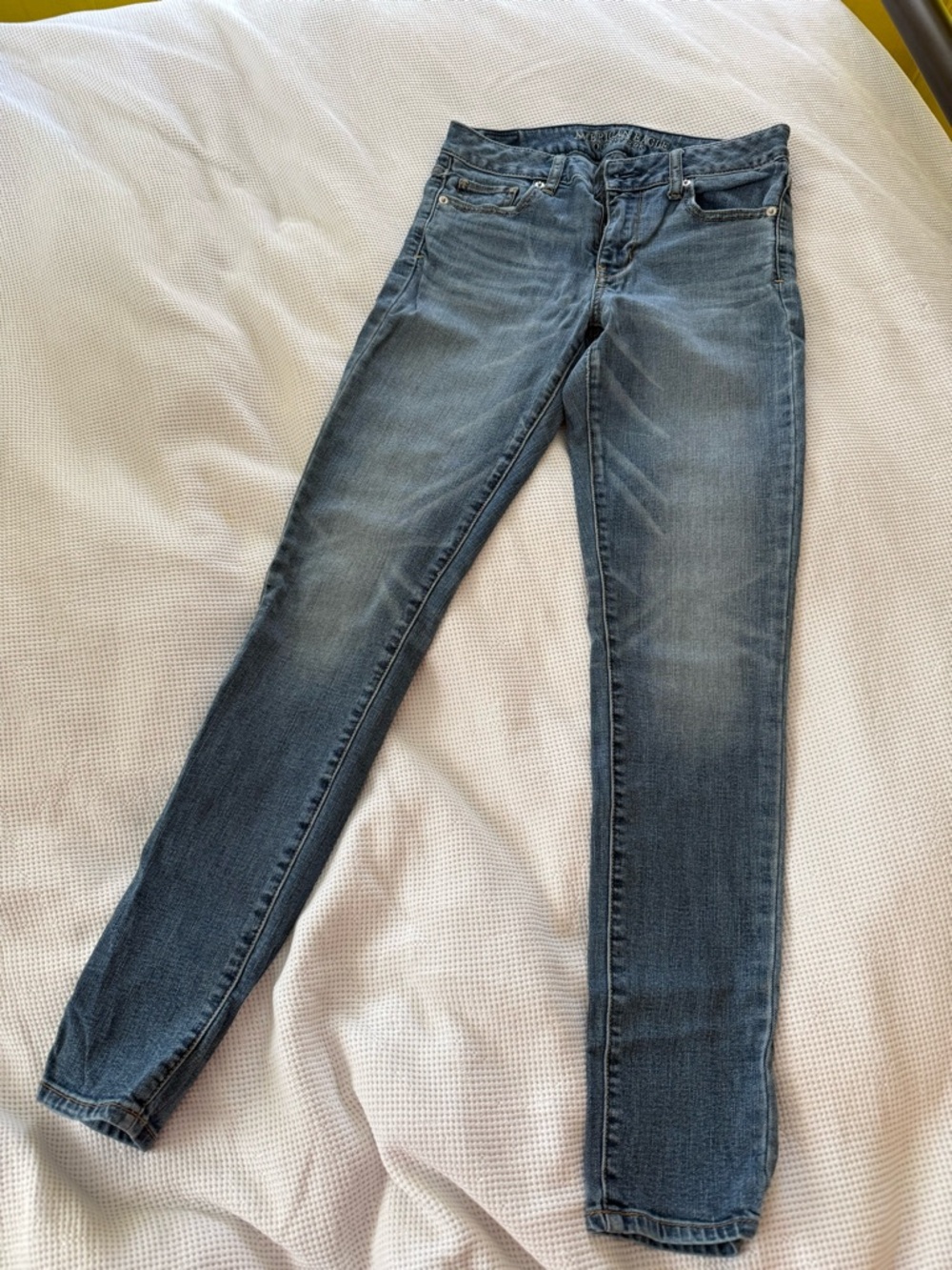 American Eagle Outfitters Women's Faded Blue Hi-Rise Skinny Jeans